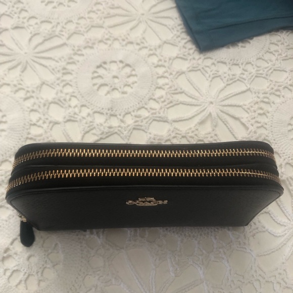 Beautiful all leather coach wallet with double zippers   Plenty of room - Picture 5 of 7